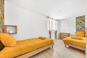 2 bedrooms, iron/ironing board, WiFi, bed sheets