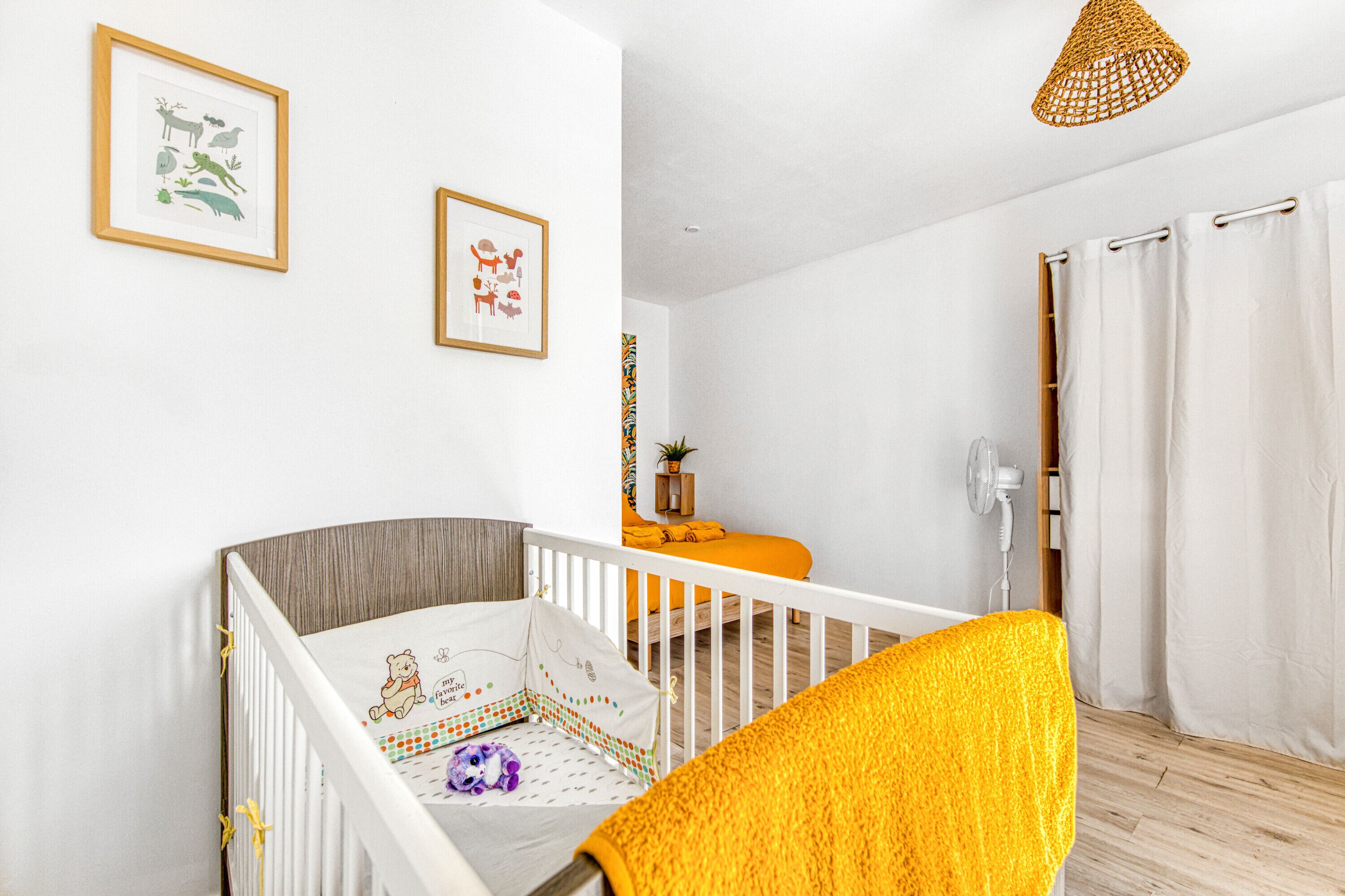 2 chambres, fer et planche à repasser, Wi-Fi, draps fournis