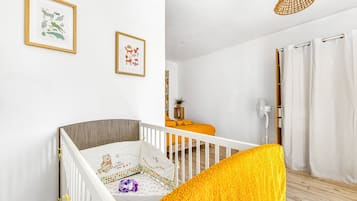 2 chambres, fer et planche à repasser, Wi-Fi, draps fournis