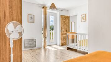 2 Schlafzimmer, BĂŒgeleisen/BĂŒgelbrett, WLAN, BettwĂ€sche