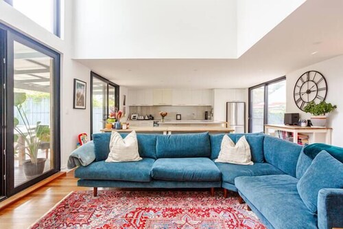 Coastal Family Getaway - Cottesloe Pool Retreat