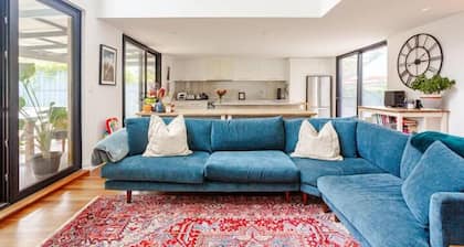 Coastal Family Getaway - Cottesloe Pool Retreat