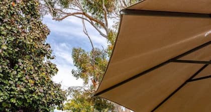 Coastal Family Getaway - Cottesloe Pool Retreat