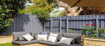 Coastal Family Getaway - Cottesloe Pool Retreat
