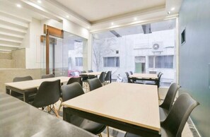 Dobbeltrom – deluxe, balkong, byutsikt | Spiseområde