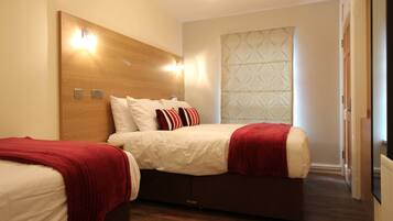 2 slaapkamers, een strijkplank/strijkijzer, internet, beddengoed