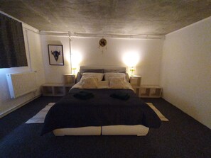 3 bedrooms, desk, travel crib, free WiFi
