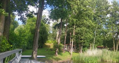 Domek na Mazurach z prywatnym dostępem do jeziora - wakacje na 4 łapy