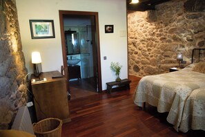 1 bedroom, iron/ironing board, Internet, bed sheets