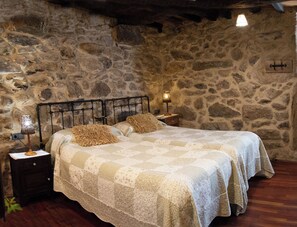 1 chambre, fer et planche à repasser, accès Internet, draps fournis