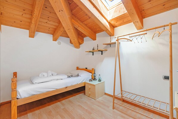 Departamento familiar, varias habitaciones (Torbole On the Moon) | 2 habitaciones, wifi gratis y ropa de cama