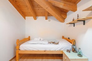 Family Apartment, Multiple Bedrooms (Torbole On the Moon)