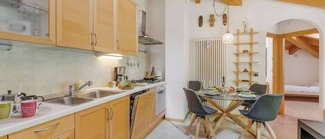 Familienapartment, 2 Schlafzimmer (Torbole On the Moon) | Eigene Küche