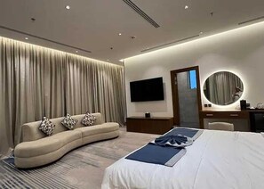 Habitación estándar, 1 cama King size | Escritorio, wifi gratis y ropa de cama