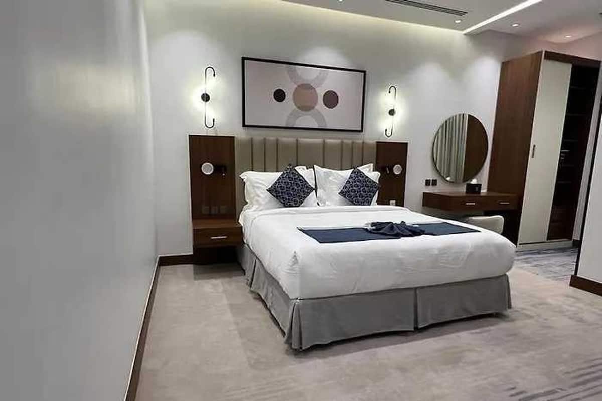Superior Suite | Desk, free WiFi, bed sheets