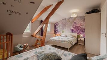 4 makuuhuonetta, silitysrauta/-lauta, Wi-Fi, vuodevaatteet