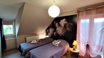 4 quartos, ferros/tĂĄbuas de passar roupa, Wi-Fi, roupa de cama