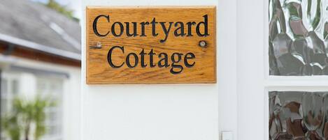 تفاصيل الفندق من الخارج