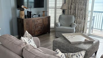 Apartment, 4 Bedrooms, Balcony, Ocean View | Living room