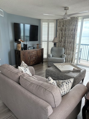 Apartment, 4 Schlafzimmer, Balkon, Meerblick | Wohnzimmer