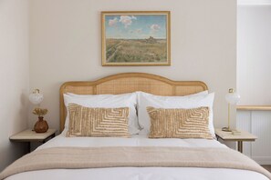 1 bedroom, free WiFi, bed sheets - A modern studio cottage located close to Arundel and Littlehampton (Lyminster)