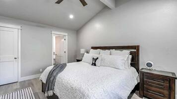 4 bedrooms, iron/ironing board, WiFi, bed sheets