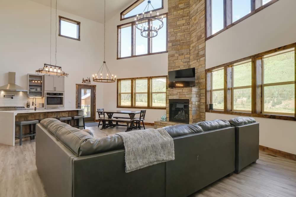 Hot Tub, Pool Table & Fireplace: 5 Mi to Breck! - Blue River, CO