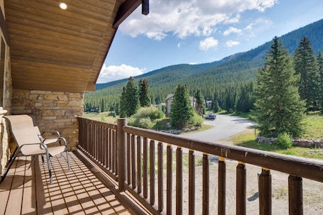 House (4 Bedrooms) | Interior. Hot Tub, Pool Table & Fireplaces: Blue River Gem