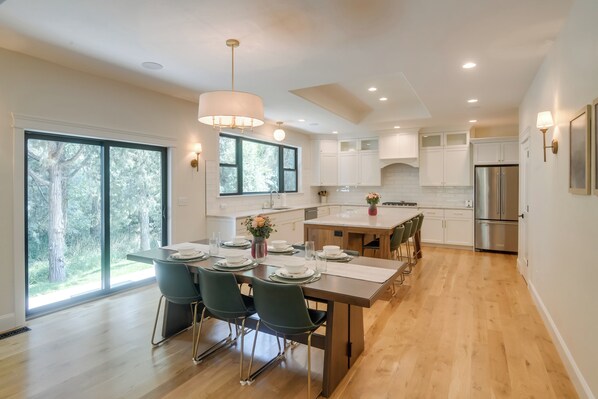 House (4 Bedrooms) | Interior