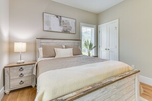 Apartment (2 Bedrooms) | Interior - Smoky Mtn Getaway: Modern 2br/2ba W/stunning Views (Maggie Valley)
