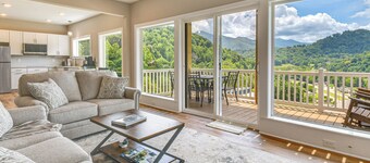 Near Hiking: Mtn-view Maggie Valley Escape!