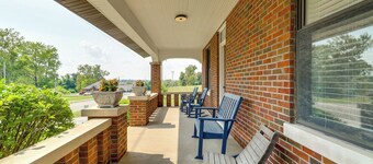 14 Mi to St Louis: Dog-friendly Columbia Home