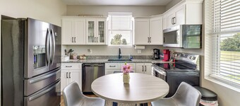 14 Mi to St Louis: Dog-friendly Columbia Home