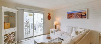 Steps to Rehoboth Bay Marina! Condo w/ Pool Access