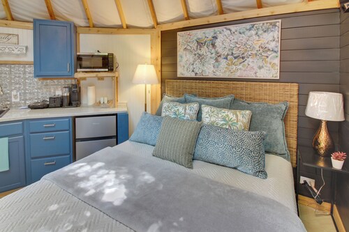 Unplugged Retreat! Unique Yurt w/ Deck in Smokies