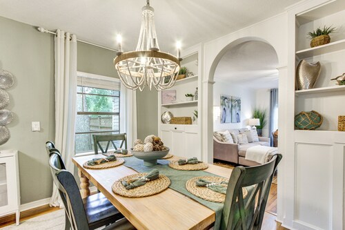 Walk to Beach, Gazebo w/ Hot Tub: Gulfport Gem!