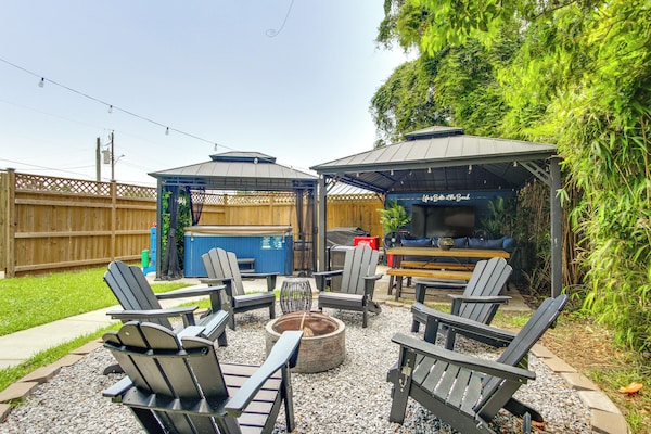 Walk To Beach, Gazebo W/ Hot Tub: Gulfport Gem! - Gulfport, MS