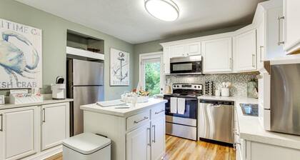 Walk to Beach, Gazebo w/ Hot Tub: Gulfport Gem!