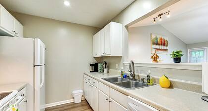 1 Mi to ECU Campus: Greenville Home w/ Yard!