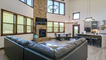 House (4 Bedrooms) | Front of property