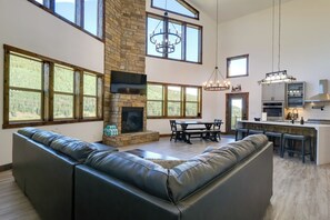 House (4 Bedrooms) | Front of property