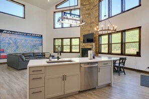 Interior - Aspen Grove Views: Spacious Duplex 5 Mi to Breck (Breckenridge)