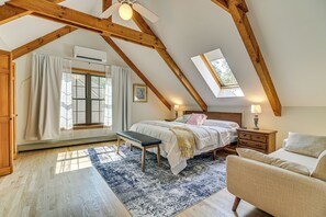 Interior - 2 Mi to Beaches: Charming Kennebunk Family Home (Kennebunk)