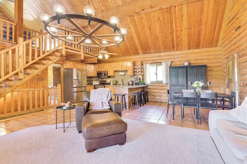 Ski, Hike & More: Homey Huntsville Retreat!