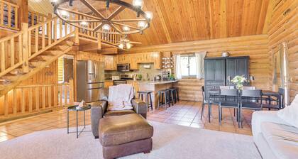 Ski, Hike & More: Homey Huntsville Retreat!
