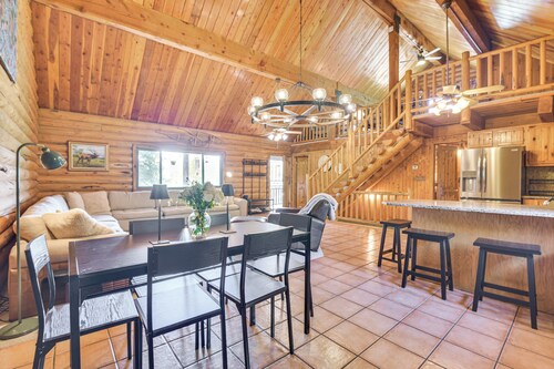 Ski, Hike & More: Homey Huntsville Retreat!