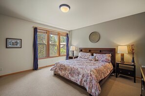 4 bedrooms, internet, bed sheets