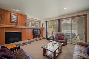 Televisión, chimenea