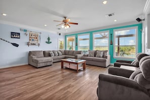 TV - Canyon Lake Waterfront Paradise | 7BR, Guest House & Lake Access (Canyon Lake)