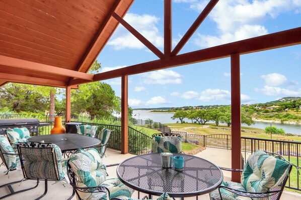 Outdoor dining - Canyon Lake Waterfront Paradise | 7BR, Guest House & Lake Access (Canyon Lake)